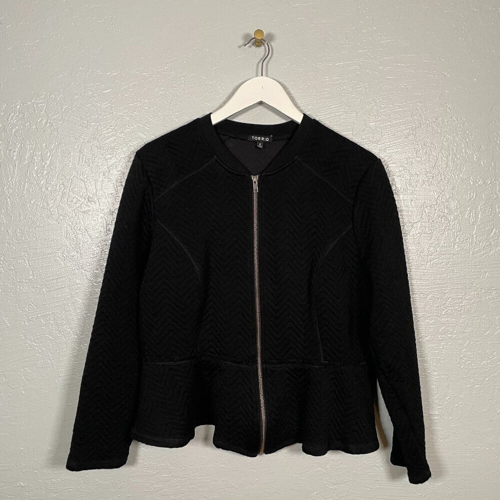 Torrid Women Plus Size 2 Black Quilted Peplum Bomber Jacket Raw Hem Knit Fitted